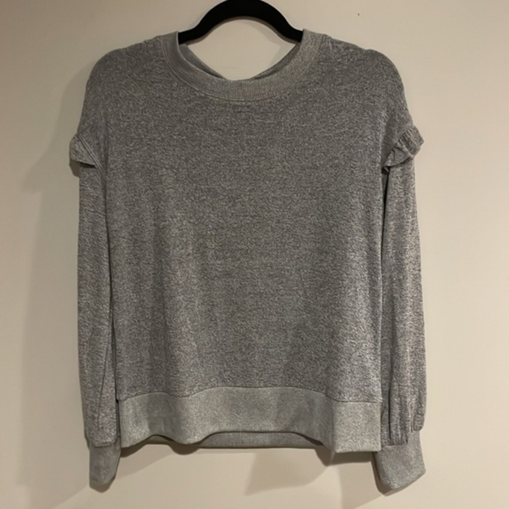 Tahari size medium top in gray